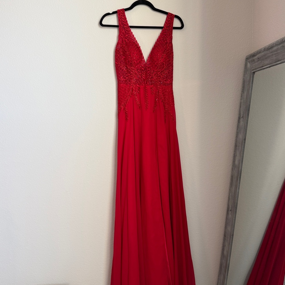 Elegant Red V-Neck Evening Gown